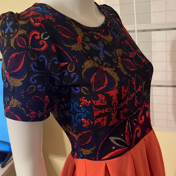 LuLaRoe Women's S Orange Blue Fit and Flare Short Sleeve Dress w/ Pockets NWT - Picture 4 of 6